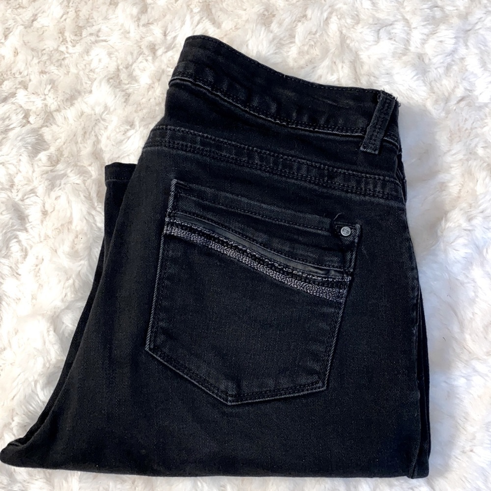 Lee Denim Perfect Fit Stretchy Jeans with a Straight Leg and Back Pocket Detail